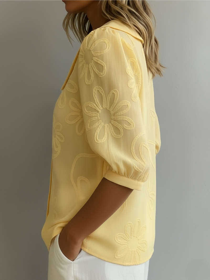 Bregje | Blouse met Bloemenreliëf